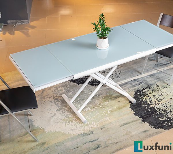 Mặt bàn làm từ kính cường lực tăng khả năng chịu lực, chịu nhiệt và giảm khả năng trày xước mặt bàn